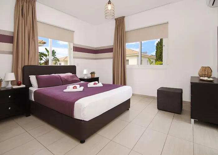 Nissi Sapphire فيلة