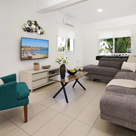 Vila Nissi Sapphire Ayia Napa