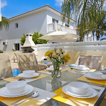 Nissi Sapphire * أيا نابا