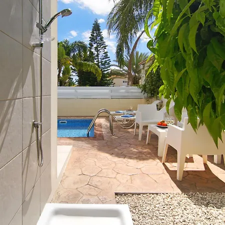 Nissi Sapphire Vila *