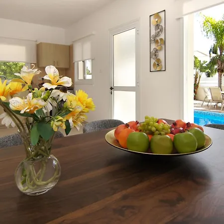 Nissi Sapphire * أيا نابا