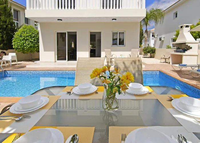 Nissi Sapphire Vila *